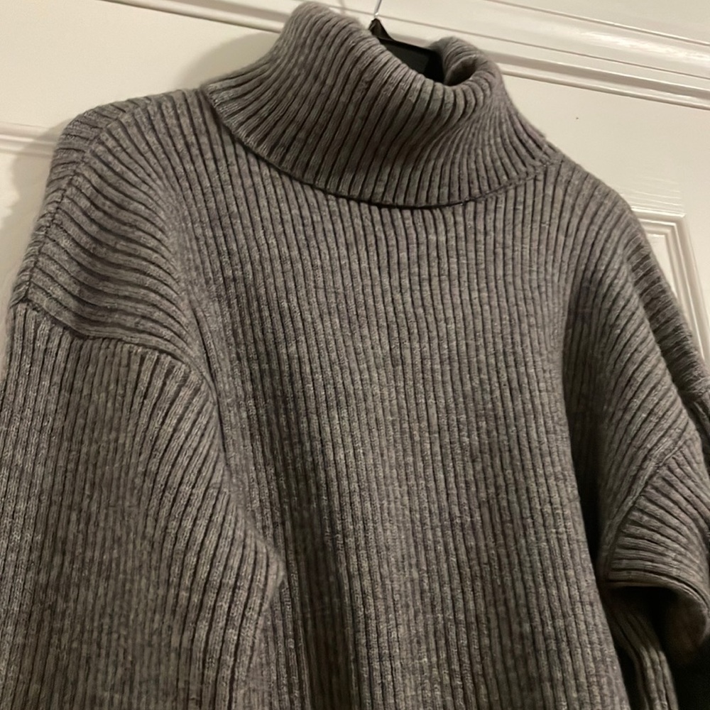 Grey turtle neck sweater - Picture 3 of 3
